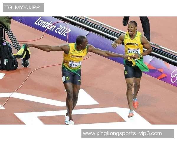 红发足球巨星：从赛场到生活，他的独特魅力与非凡成就