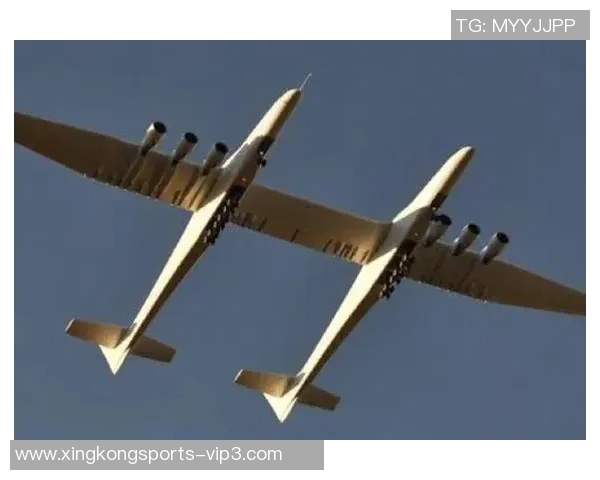 飞机上飞行时能看到的足球星座美丽景象照片揭秘