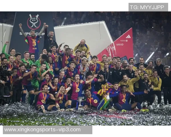 足球巨星炫酷花式秀场展现技巧魅力引爆球迷热情